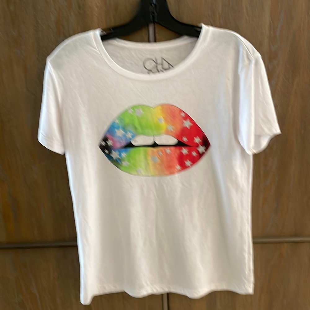 Chaser love rainbow, scoop, neck, T-shirt, size small